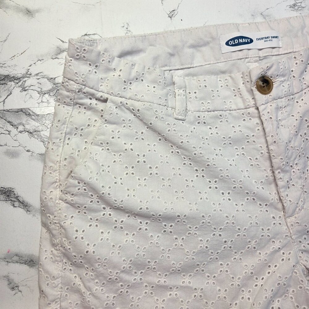 Old Navy Size 8 White & Denim Everyday Mid Rise Casual Summer Shorts Bundle of 2 - Picture 3 of 11